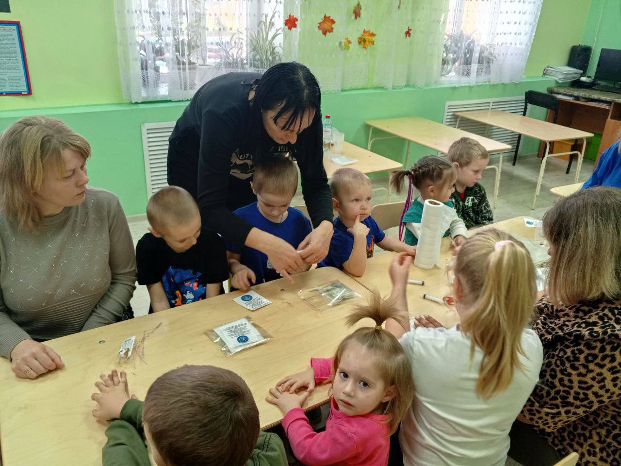 Активистки "Женского Движения Единой России» провели мастер-класс по изготовлению сухих душей для участников СВО Активистки "Женского Движения Единой России» провели мастер-класс по изготовлению сухих душей для участников СВО