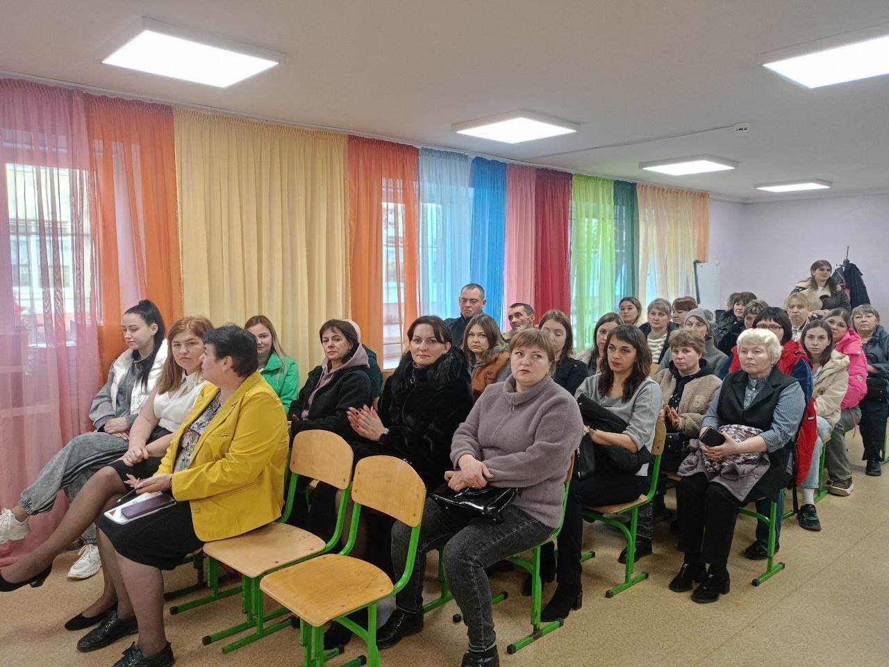 В стенах ГБОУ ЛНР "Беловодская СШ №1" состоялось общешкольное родительское собрание! В этом мероприятии приняли участие родители, педагоги и представители ключевых ведомств муниципалитета