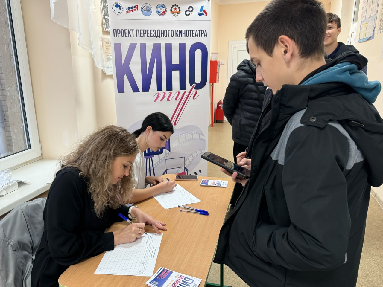 Константин Бутримов: Переездной кинотеатр посетил Нижний Нагольчик Антрацитовского муниципального округа Константин Бутримов: Переездной кинотеатр посетил Нижний Нагольчик Антрацитовского муниципального округа