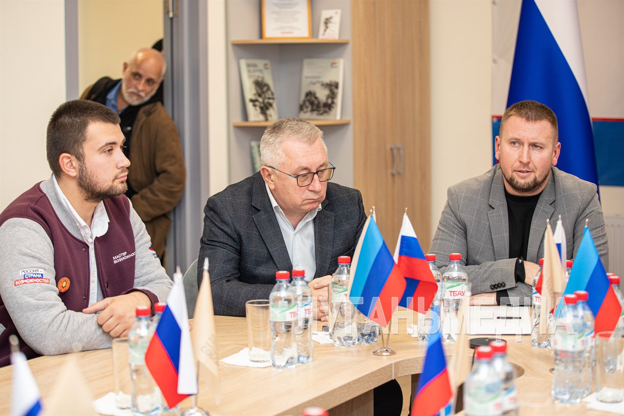 В Луганске открылась Общественная приемная Всемирного русского народного Собора В Луганске открылась Общественная приемная Всемирного русского народного Собора