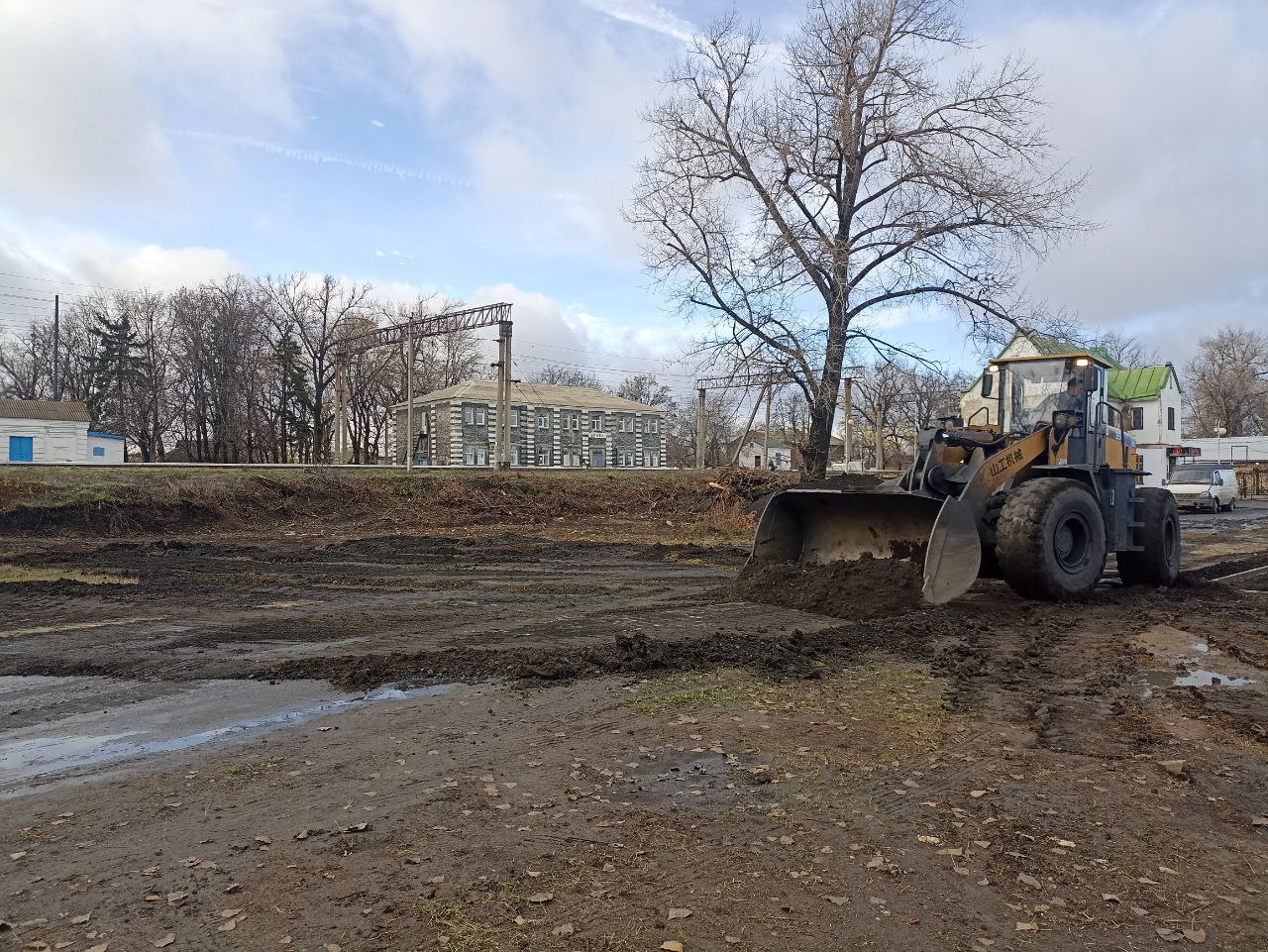 Одним из наиболее актуальных вопросов по содержанию улично-дорожной сети является состояние дорог без асфальтового покрытия, особенно в осенний период, когда на грунтовых и гравийных дорогах образуются ямы и выбоины Одним из наиболее актуальных вопросов по содержанию улично-дорожной сети является состояние дорог без асфальтового покрытия, особенно в осенний период, когда на грунтовых и гравийных дорогах образуются ямы и выбоины