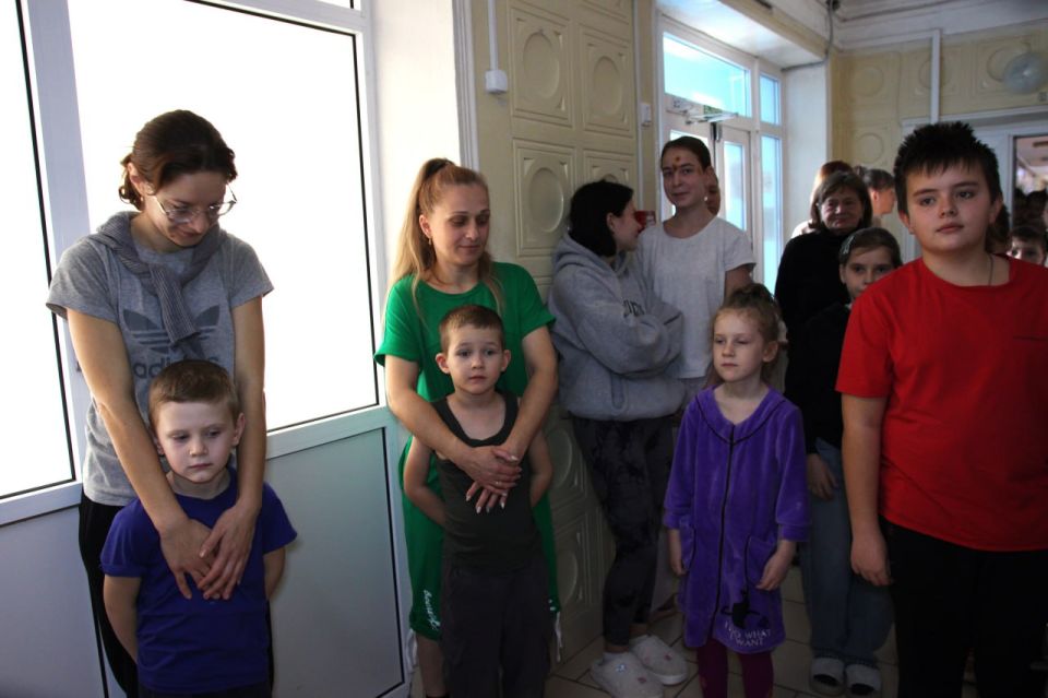 Единороссы передали игрушки юным пациентам детской республиканской больницы Единороссы передали игрушки юным пациентам детской республиканской больницы