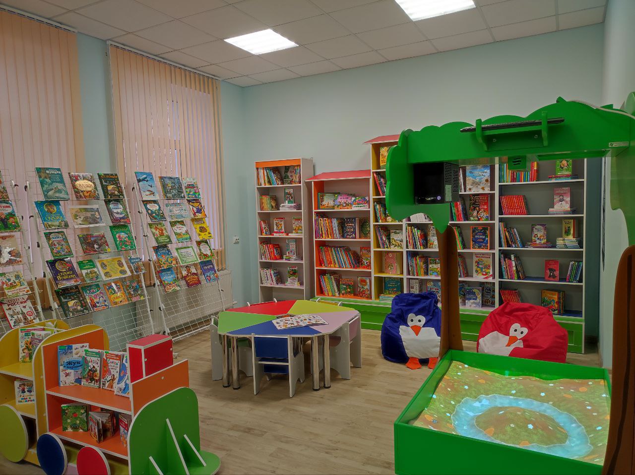 В ИК № 1 УФСИН России по Луганской Народной Республике изготовили мебель для Станично-Луганской центральной библиотеки В ИК № 1 УФСИН России по Луганской Народной Республике изготовили мебель для Станично-Луганской центральной библиотеки