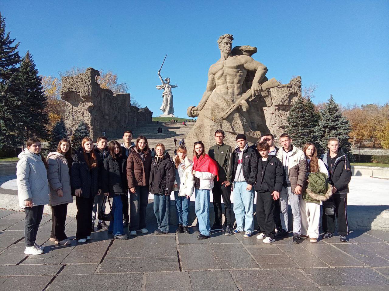 Инна Швенк: Члены Детского Общественного Совета при Уполномоченном по правам ребенка в Луганской Народной Республике Алина Коврижкина и Дамир Бабич, стали участниками профильной патриотической смены и окружного слёта... Инна Швенк: Члены Детского Общественного Совета при Уполномоченном по правам ребенка в Луганской Народной Республике Алина Коврижкина и Дамир Бабич, стали участниками профильной патриотической смены и окружного слёта...