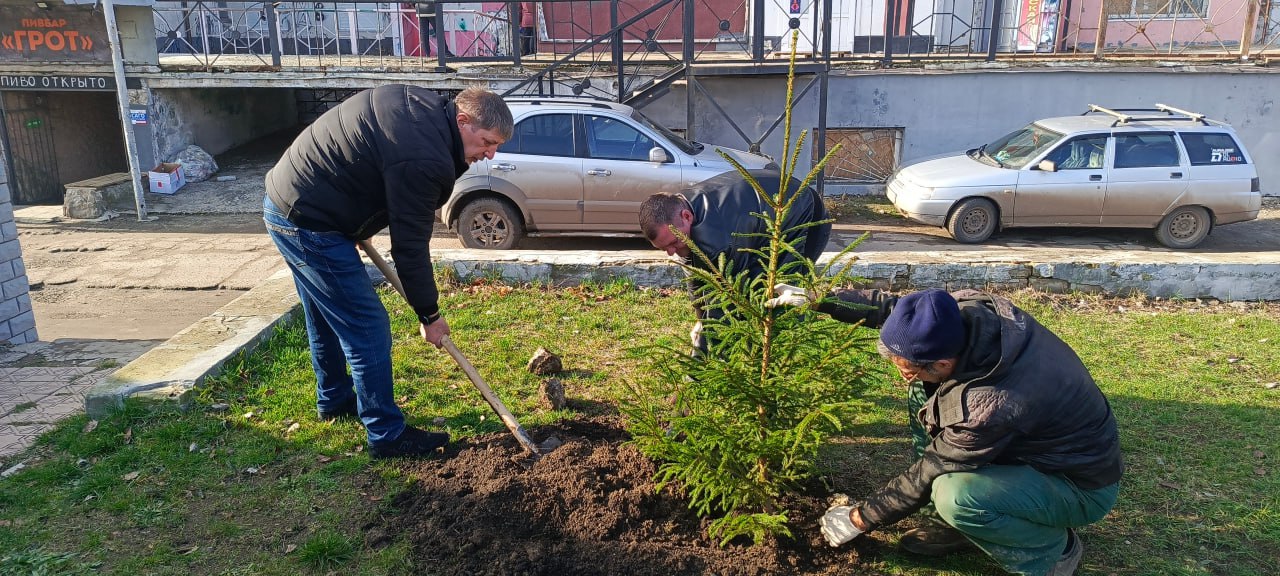 Депутаты Совета присоединились к акции «Сад памяти» Депутаты Совета присоединились к акции «Сад памяти»