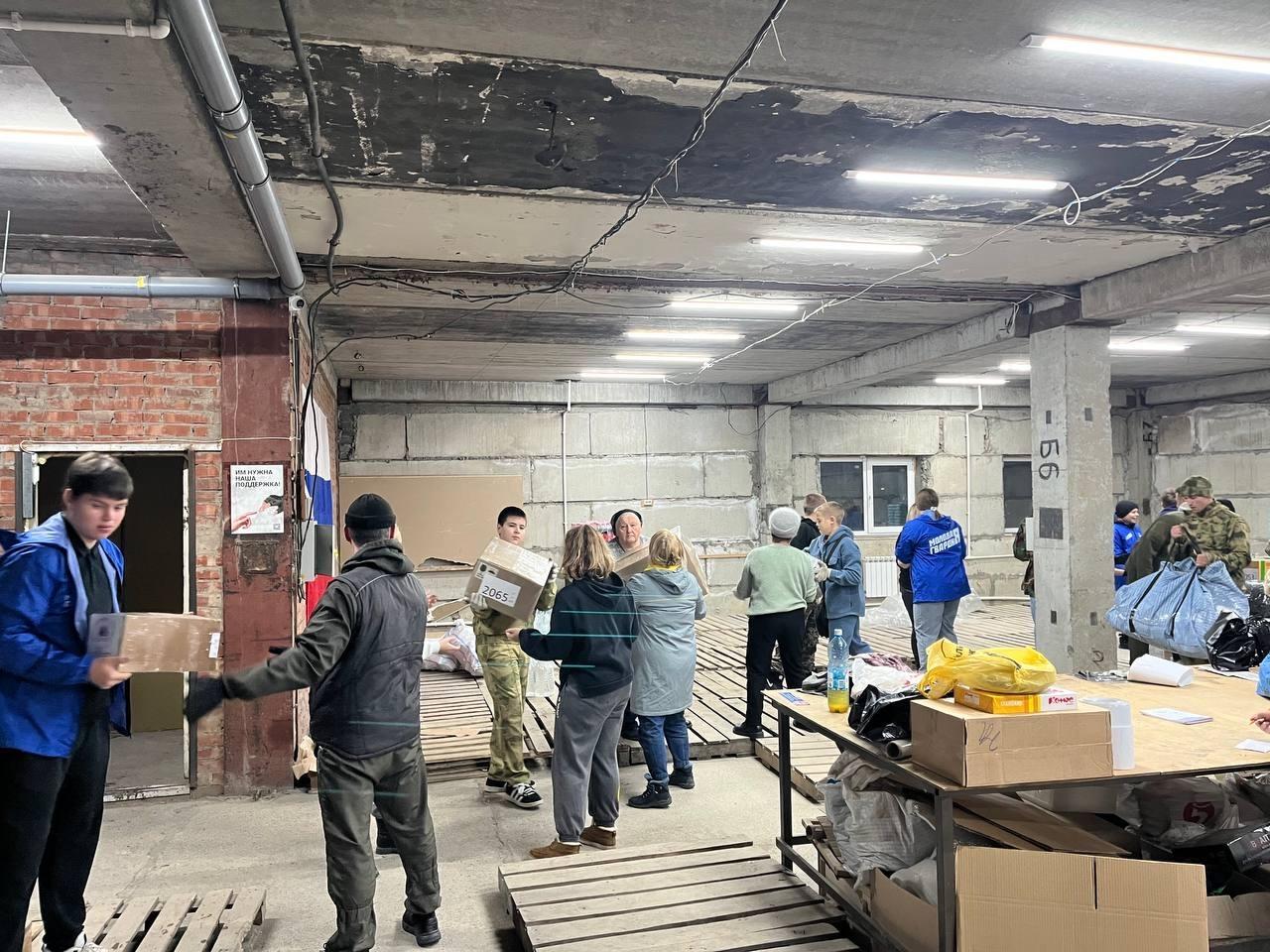 Молодогвардейцы города Новосибирск приняли участие в погрузке двух фур с гуманитарной помощью в ЛНР Молодогвардейцы города Новосибирск приняли участие в погрузке двух фур с гуманитарной помощью в ЛНР