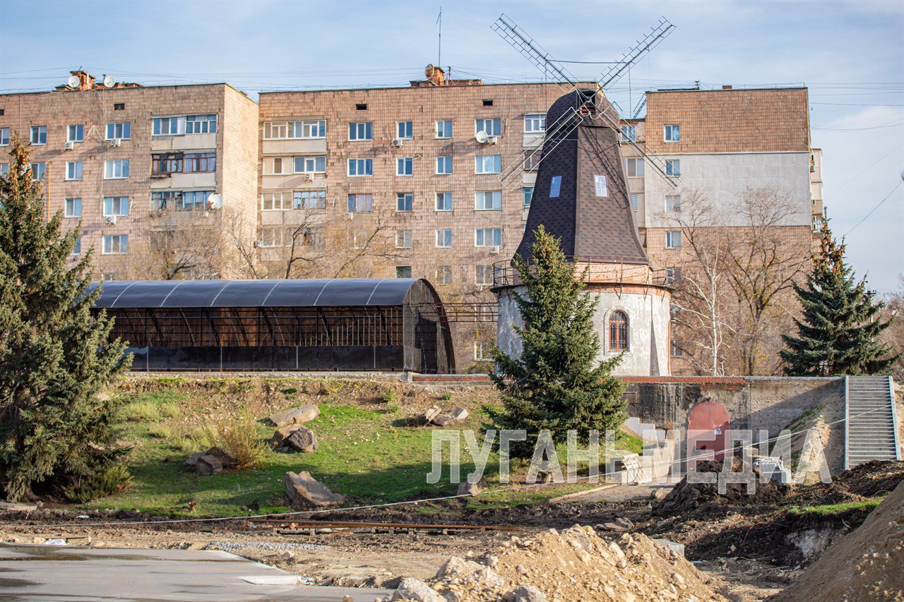 Яна Пащенко проверила ход реконструкции луганского парка «Дружба»