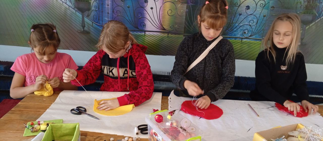 В доме культуры села Передельское прошёл увлекательный творческий час «Всё своими руками» В доме культуры села Передельское прошёл увлекательный творческий час «Всё своими руками»