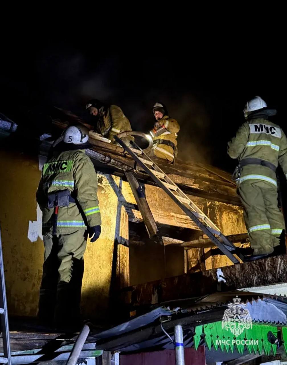 На пожаре в Луганске спасли женщину На пожаре в Луганске спасли женщину