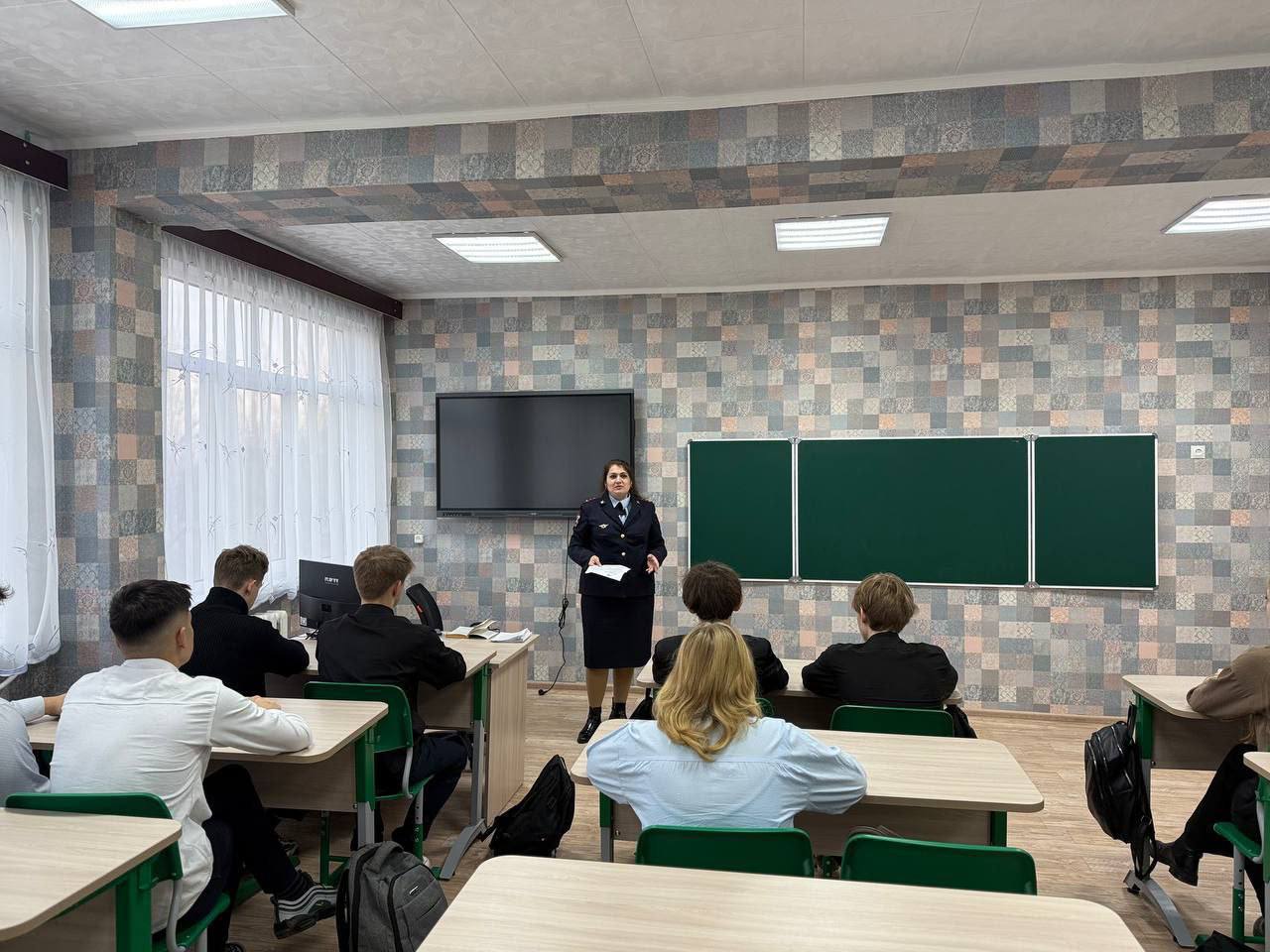 В Брянковской средней школе № 9 для обучающихся одиннадцатого класса состоялась важная беседа по противодействию коррупции В Брянковской средней школе № 9 для обучающихся одиннадцатого класса состоялась важная беседа по противодействию коррупции