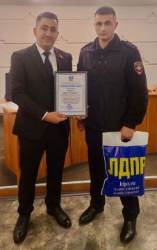 111111 Двое луганских участковых уполномоченных полиции отмечены благодарственными письмами от регионального отделения ЛДПР