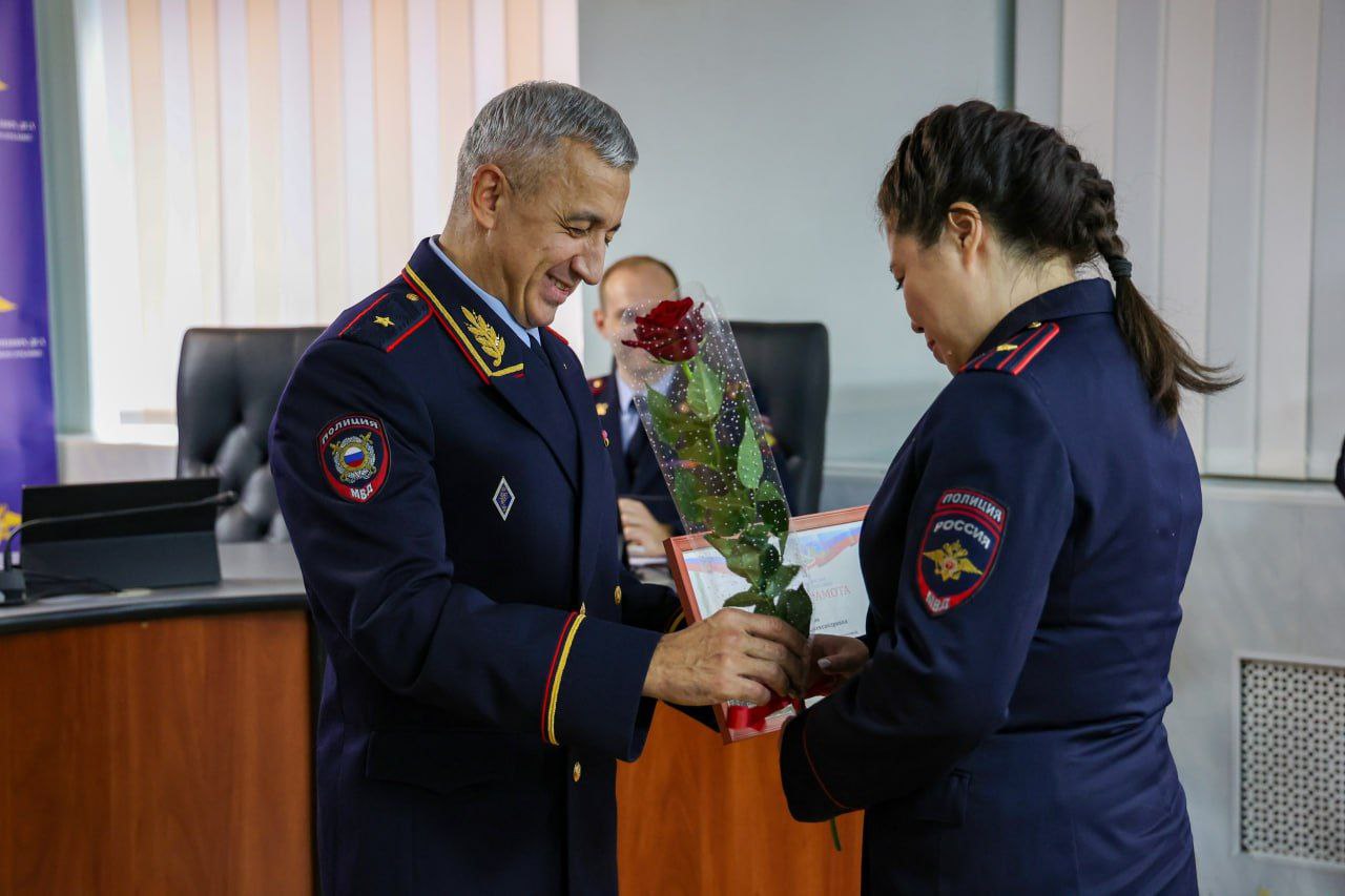 111111 Сергей Чернозуб вручил почётные грамоты и благодарности отличившимся участковым уполномоченным полиции региона 111111 Сергей Чернозуб вручил почётные грамоты и благодарности отличившимся участковым уполномоченным полиции региона