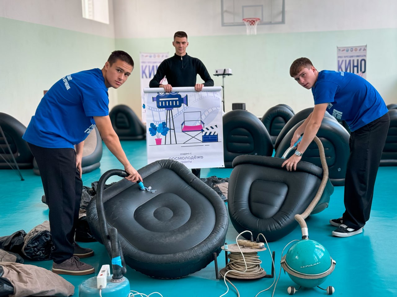 В Антрацитовском муниципальном округе завершилась серия мероприятий с проектом переездного кинотеатра «КиноТУР» В Антрацитовском муниципальном округе завершилась серия мероприятий с проектом переездного кинотеатра «КиноТУР»