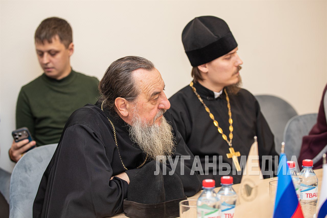 В Луганске открылась Общественная приемная Всемирного русского народного Собора В Луганске открылась Общественная приемная Всемирного русского народного Собора