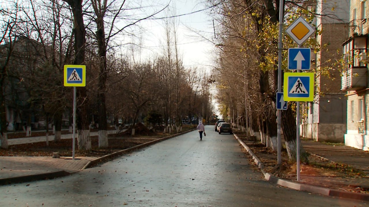 Сегодня в центре Молодогвардейска тюменские строители достраивают участок дороги