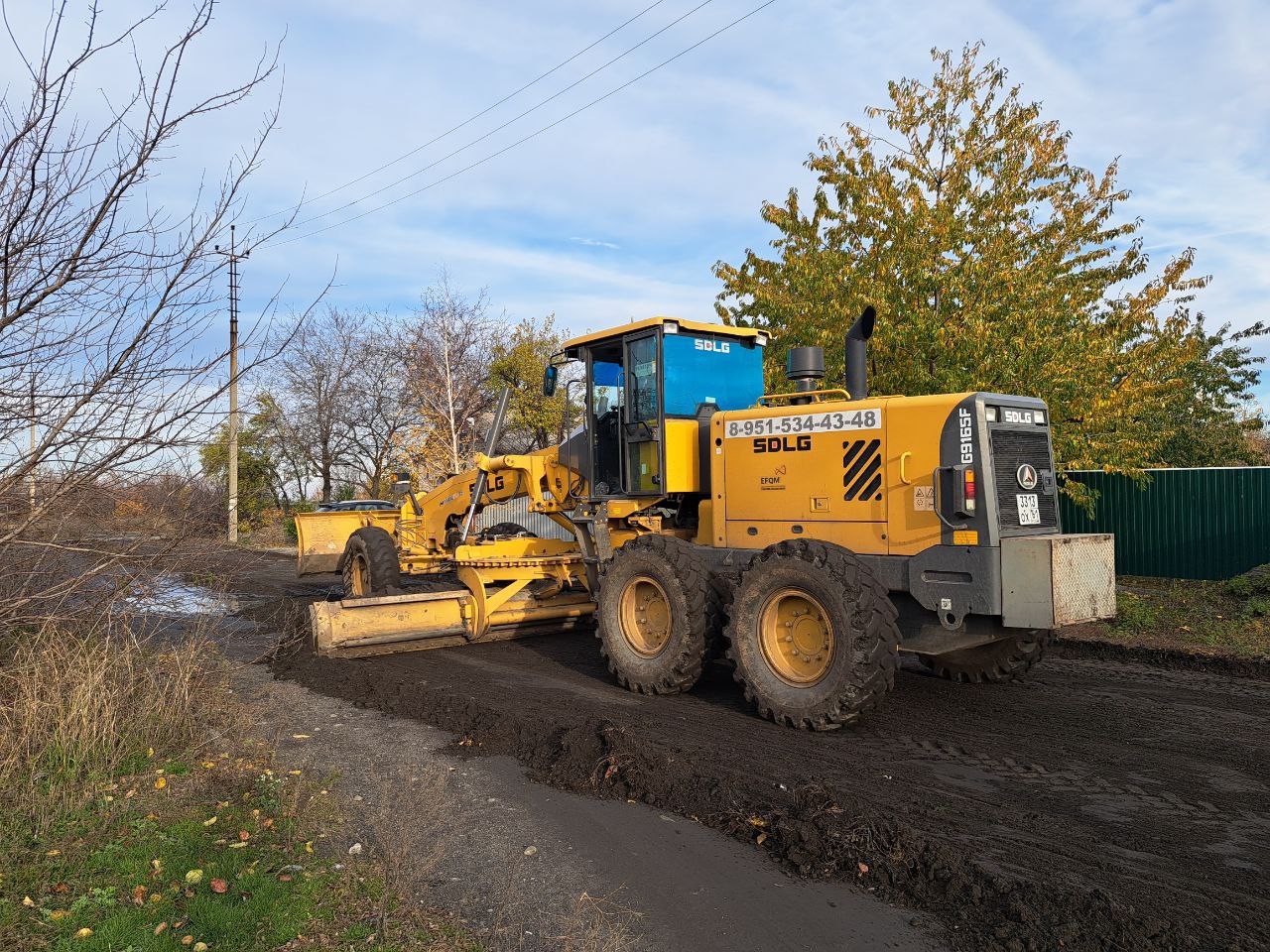 Одним из наиболее актуальных вопросов по содержанию улично-дорожной сети является состояние дорог без асфальтового покрытия, особенно в осенний период, когда на грунтовых и гравийных дорогах образуются ямы и выбоины Одним из наиболее актуальных вопросов по содержанию улично-дорожной сети является состояние дорог без асфальтового покрытия, особенно в осенний период, когда на грунтовых и гравийных дорогах образуются ямы и выбоины