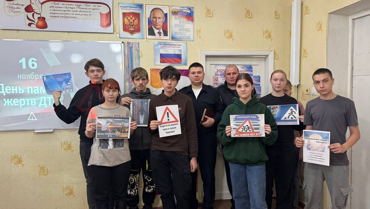 Сотрудники Госавтоинспекции встретились со студентами ГБПОО ЛНР «Брянковском колледже» Сотрудники Госавтоинспекции встретились со студентами ГБПОО ЛНР «Брянковском колледже»