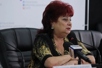 Президент присвоил звание "Заслуженный работник культуры Российской Федерации" директору Луганского дворца культуры Татьяне Литман