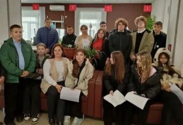 Профориентационная встреча в МФЦ: ориентир на будущее для школьников Новоайдарского района