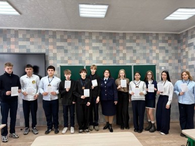 В Брянковской средней школе № 9 для обучающихся одиннадцатого класса состоялась важная беседа по противодействию коррупции