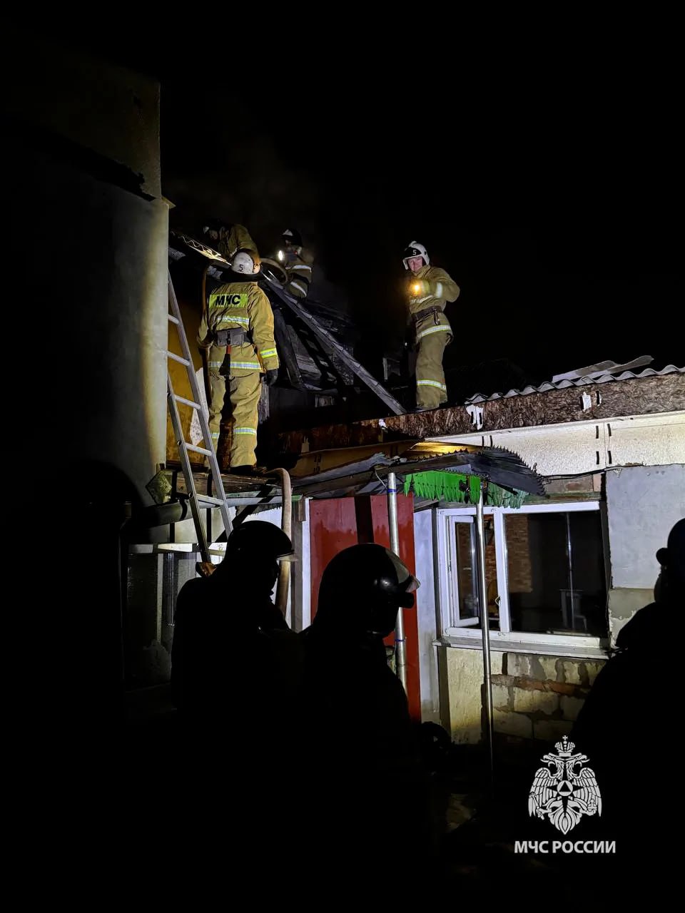 На пожаре в Луганске спасена пенсионерка На пожаре в Луганске спасена пенсионерка