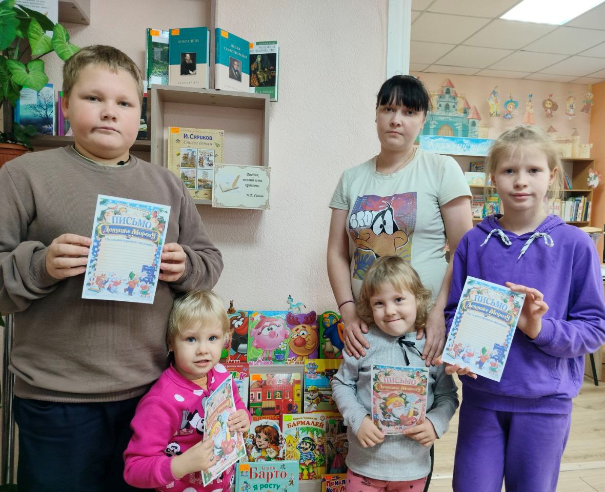 В Славяносербской библиотеке провели мероприятие в честь Дня рождения Деда Мороза В Славяносербской библиотеке провели мероприятие в честь Дня рождения Деда Мороза