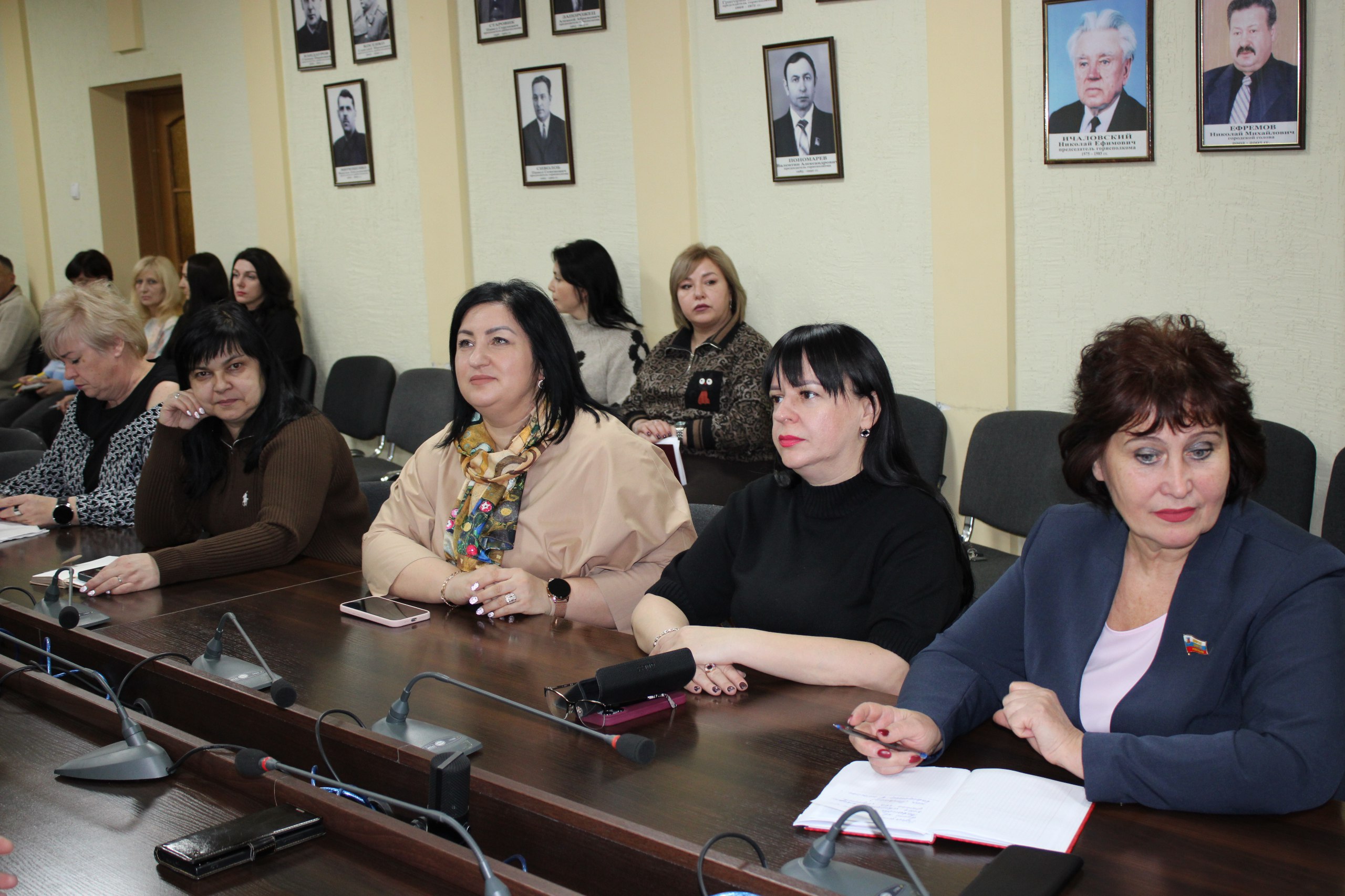 Важный шаг к развитию Ровеньков: Администрация и "Единая Россия" подписали соглашение о сотрудничестве! Важный шаг к развитию Ровеньков: Администрация и "Единая Россия" подписали соглашение о сотрудничестве!