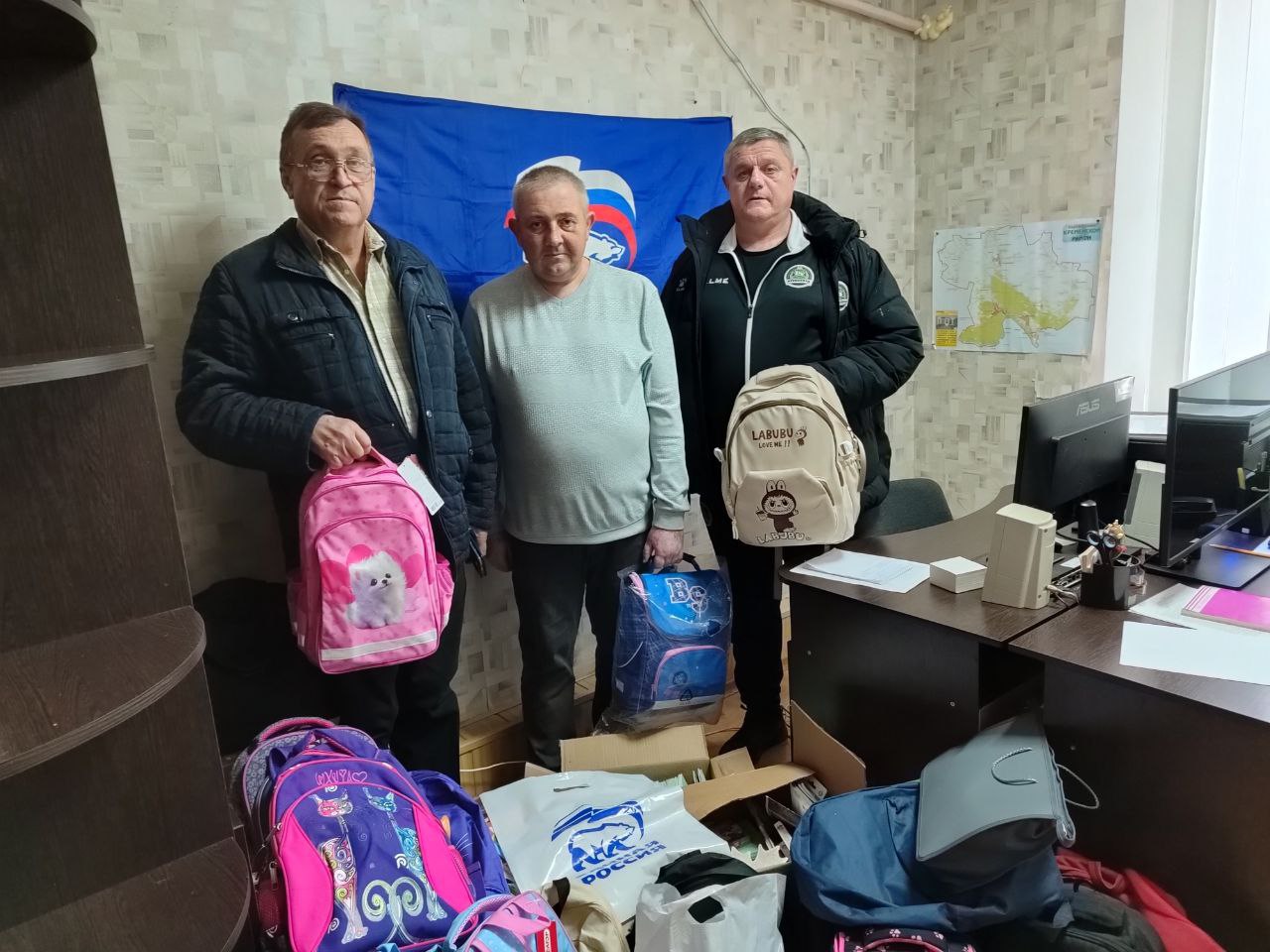 Вячеслав Третьяков: В сельскую школу с. Новая Краснянка Кременского МО были доставлены рюкзаки и канцелярские принадлежности для детей из многодетных и малоимущих семей Вячеслав Третьяков: В сельскую школу с. Новая Краснянка Кременского МО были доставлены рюкзаки и канцелярские принадлежности для детей из многодетных и малоимущих семей