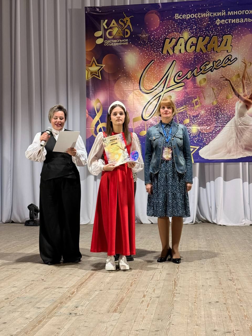 Творческие успехи краснодонских школьниц на фестивале «Каскад успеха» в Зверево Творческие успехи краснодонских школьниц на фестивале «Каскад успеха» в Зверево