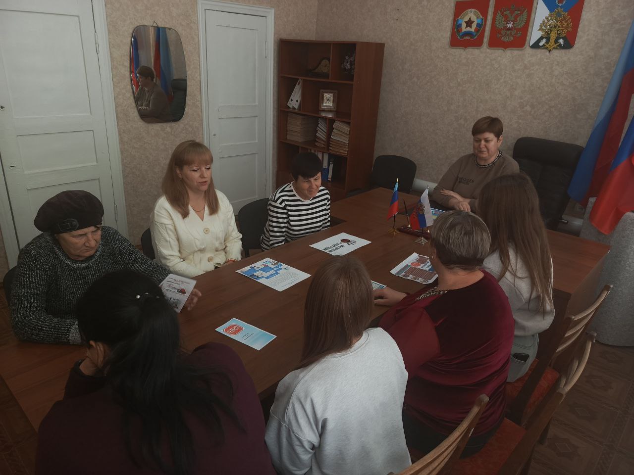 С целью повышения уровня антикоррупционного сознания и правовой грамотности в пгт Новодарьевка прошел круглый стол «Мы против коррупции» С целью повышения уровня антикоррупционного сознания и правовой грамотности в пгт Новодарьевка прошел круглый стол «Мы против коррупции»