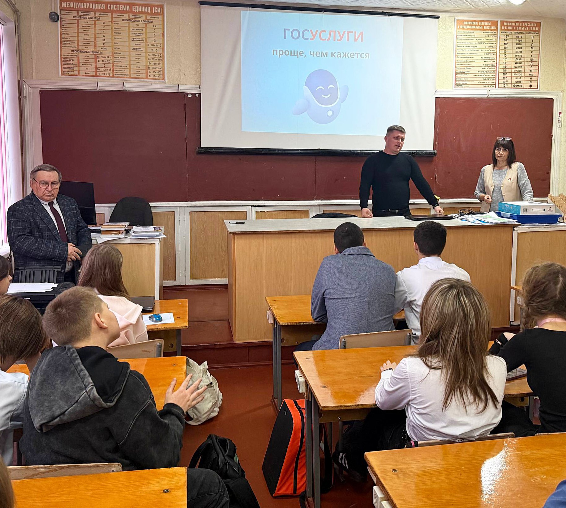 Сотрудники ГБУ ЛНР «МФЦ» активно реализуют проект «Цифровая грамотность»