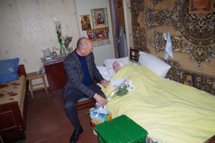 Сергей Крамаренко: Сегодня жительницу города Зимогорье, ветерана Великой Отечественной войны Марию Петровну Енину, поздравили с 95-летним юбилеем