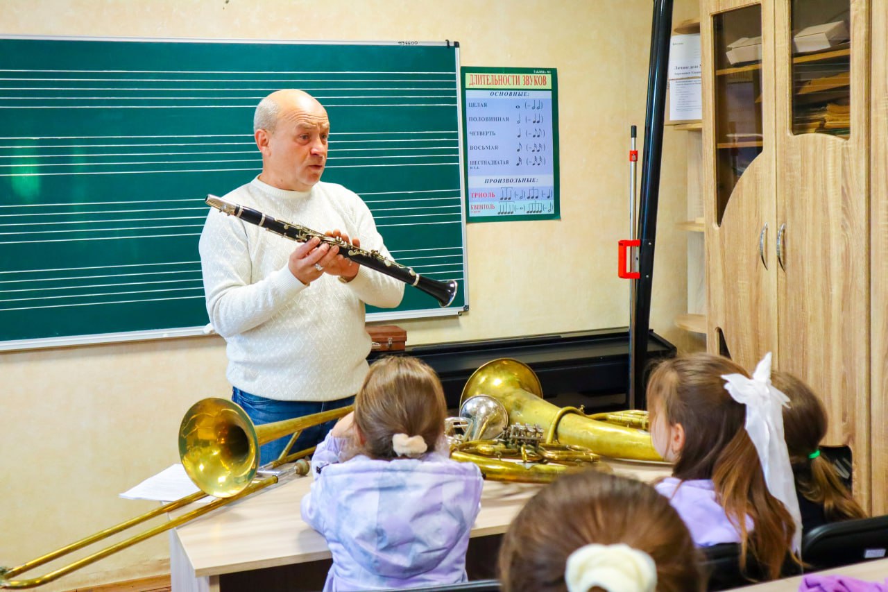 В Беловодске состоялся увлекательный урок знакомства с духовыми инструментами, который стал ярким событием для учащихся МБУ ДО «Беловодская детская школа искусств» В Беловодске состоялся увлекательный урок знакомства с духовыми инструментами, который стал ярким событием для учащихся МБУ ДО «Беловодская детская школа искусств»