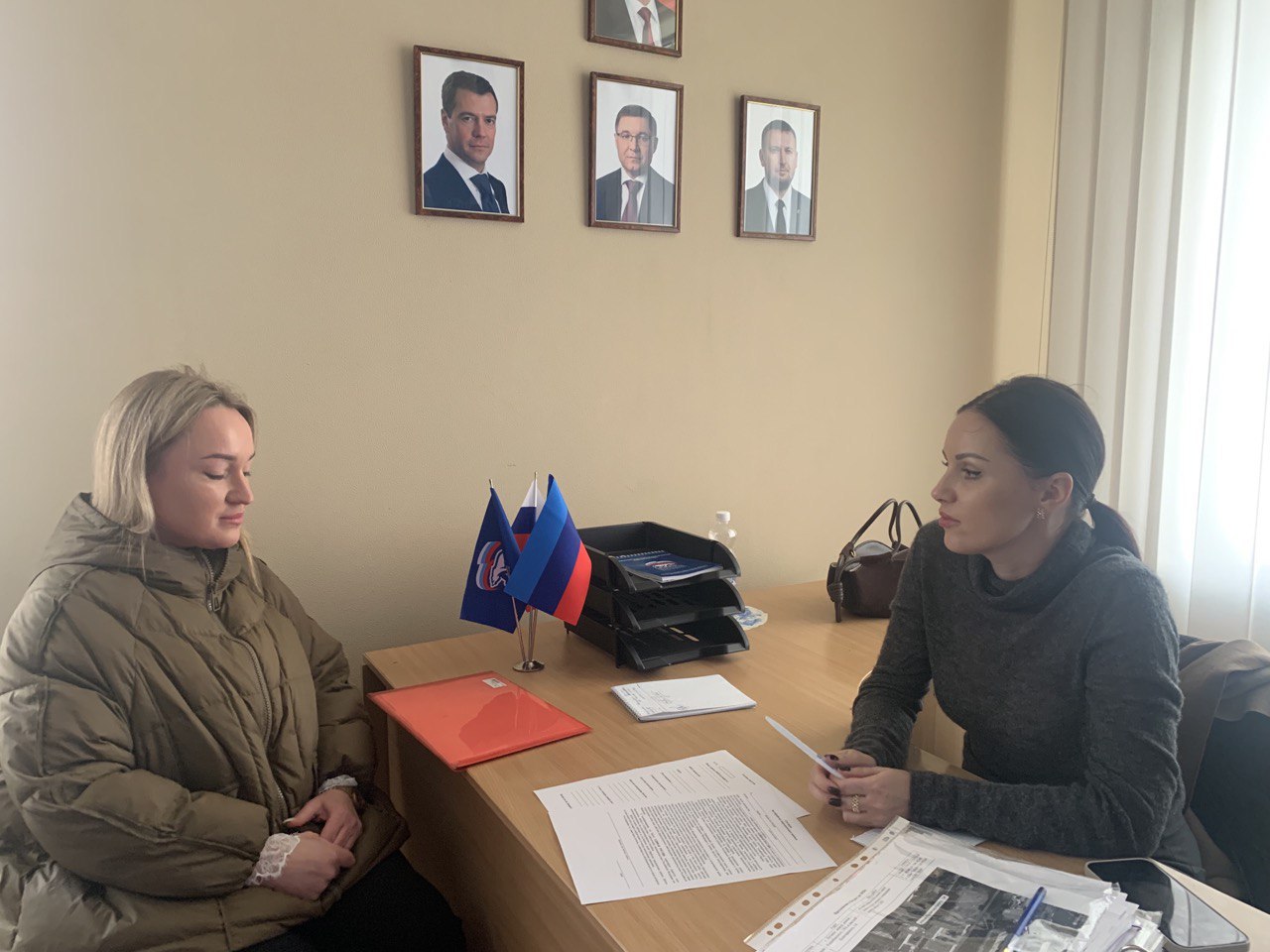 В общественной приёмной Луганского местного отделения партии «ЕДИНАЯ РОССИЯ», расположенной по адресу: г. Луганск, квартал Алексеева, 1 продолжаются приёмы граждан