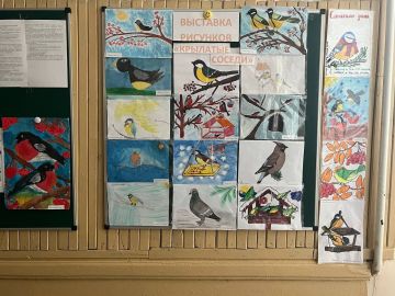 В "Станично-Луганской средней школе имени Грекова П.М." расцвела яркая палитра детского творчества на выставке "Крылатые соседи"!