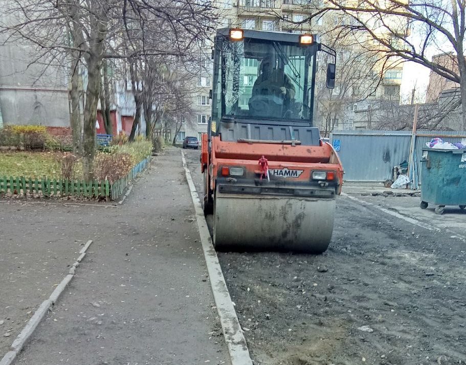 Коммунальные службы проводят работы на территории города Коммунальные службы проводят работы на территории города