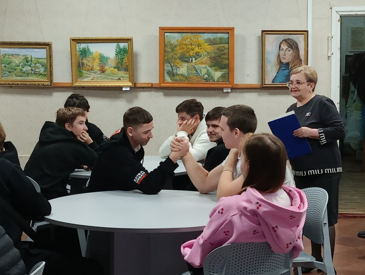 В Кировском историко-художественном музее прошло мероприятие для студентов Кировского транспортного техникума, посвященное Всероссийскому дню призывника «На рубежах мужества» В Кировском историко-художественном музее прошло мероприятие для студентов Кировского транспортного техникума, посвященное Всероссийскому дню призывника «На рубежах мужества»