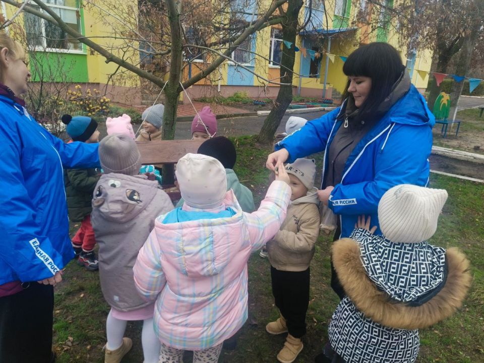 «Ласточка» и «Единая Россия» объединились ради пернатых друзей: акция «Трудно птицам зимовать, надо птицам помогать» «Ласточка» и «Единая Россия» объединились ради пернатых друзей: акция «Трудно птицам зимовать, надо птицам помогать»