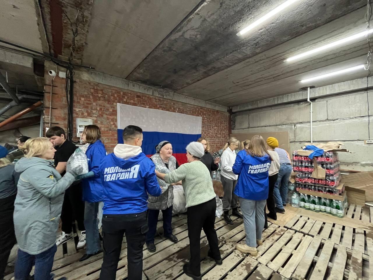 Молодогвардейцы города Новосибирск приняли участие в погрузке двух фур с гуманитарной помощью в ЛНР