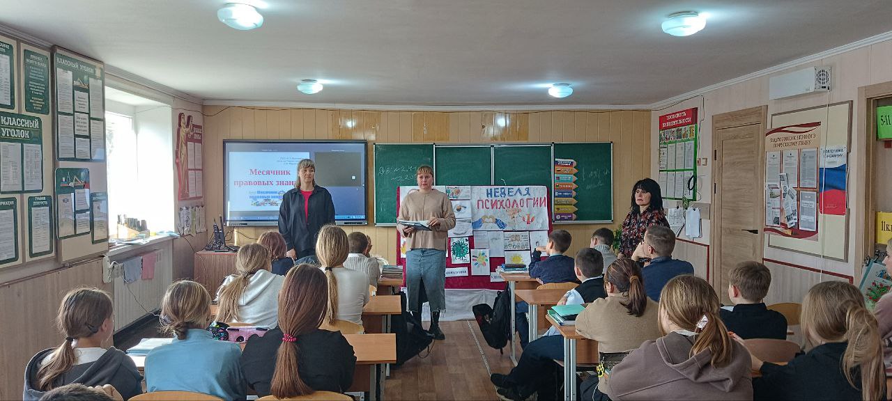 Сегодня сотрудники отдела культуры, спорта и молодёжной политики Администрации и филиала № 6 «Семейный центр» провели правовое просвещение для учащихся Большекаменской школы им. С.И. Титаренко, Кленовой специальной...