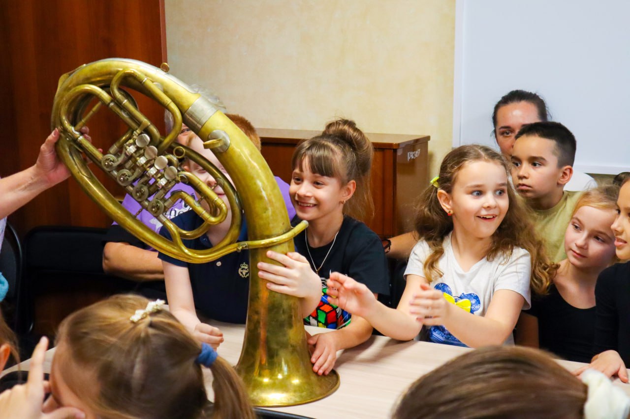 В Беловодске состоялся увлекательный урок знакомства с духовыми инструментами, который стал ярким событием для учащихся МБУ ДО «Беловодская детская школа искусств» В Беловодске состоялся увлекательный урок знакомства с духовыми инструментами, который стал ярким событием для учащихся МБУ ДО «Беловодская детская школа искусств»