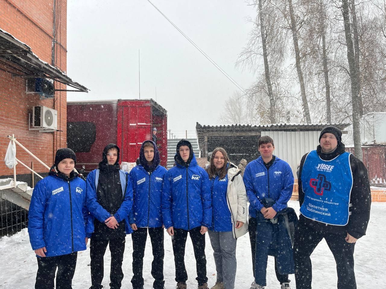 Молодогвардейцы города Новосибирск приняли участие в погрузке двух фур с гуманитарной помощью в ЛНР Молодогвардейцы города Новосибирск приняли участие в погрузке двух фур с гуманитарной помощью в ЛНР