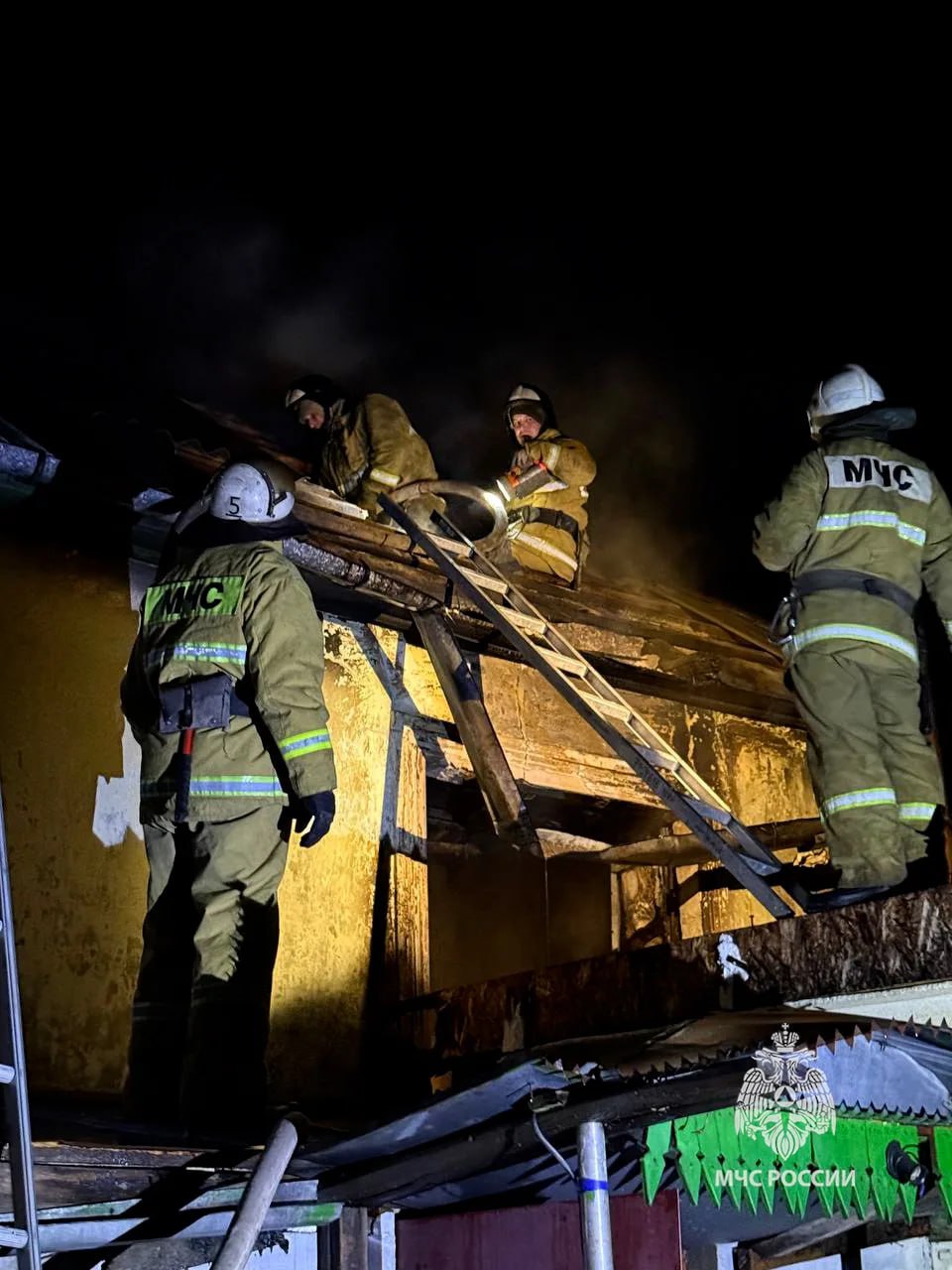 На пожаре в Луганске спасена пенсионерка На пожаре в Луганске спасена пенсионерка
