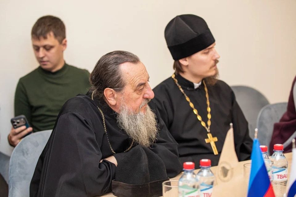 В Луганске открылась первая Общественная приемная Всемирного Русского Народного Собора В Луганске открылась первая Общественная приемная Всемирного Русского Народного Собора