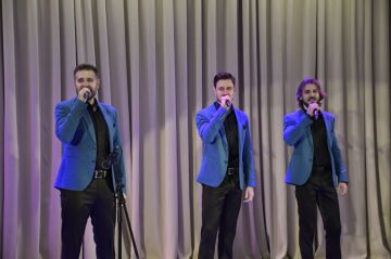 Артисты Луганской академической филармонии подарили праздник гимназистам!