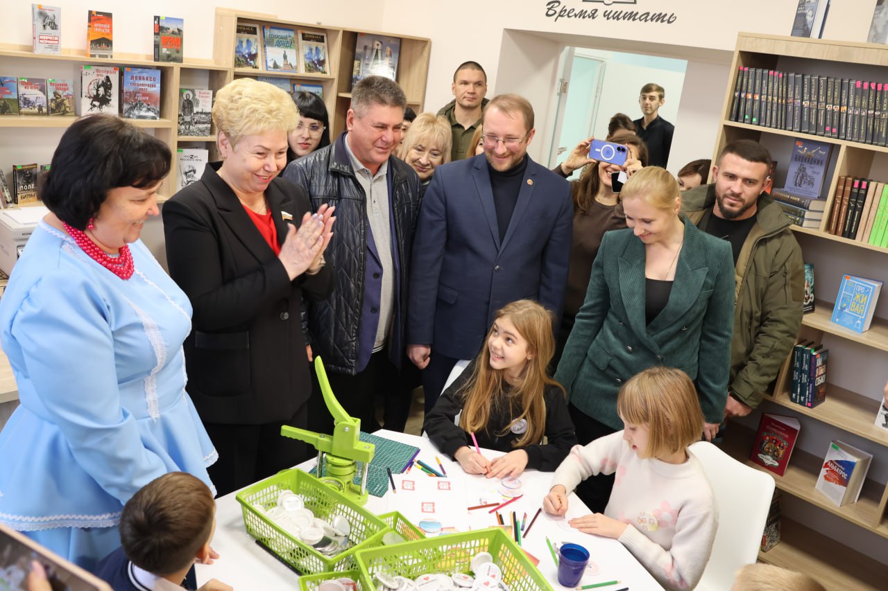 В ИК № 1 УФСИН России по Луганской Народной Республике изготовили мебель для Станично-Луганской центральной библиотеки В ИК № 1 УФСИН России по Луганской Народной Республике изготовили мебель для Станично-Луганской центральной библиотеки