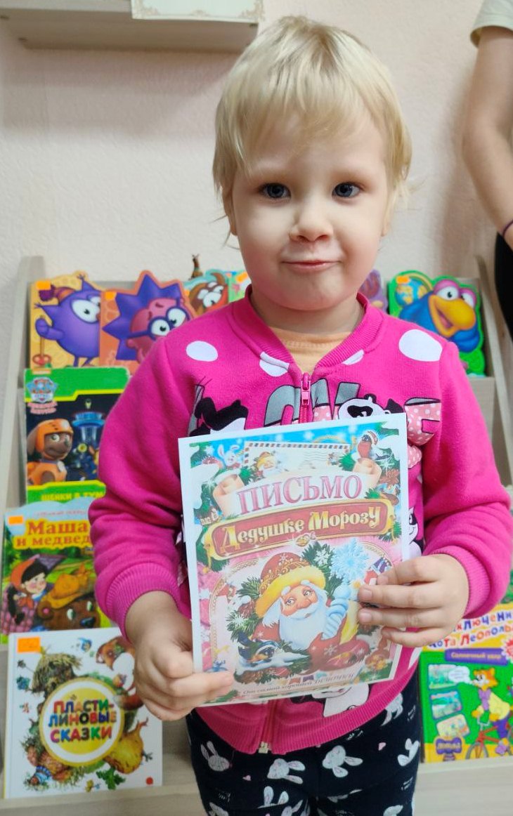 В Славяносербской библиотеке провели мероприятие в честь Дня рождения Деда Мороза В Славяносербской библиотеке провели мероприятие в честь Дня рождения Деда Мороза