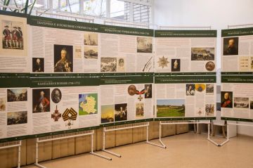 В Галерее искусств Луганского художественного музея состоялось торжественное открытие выставки «Суворов. Путь в бессмертие», посвящённой 295-летию со дня рождения великого полководца Александра Васильевича Суворова