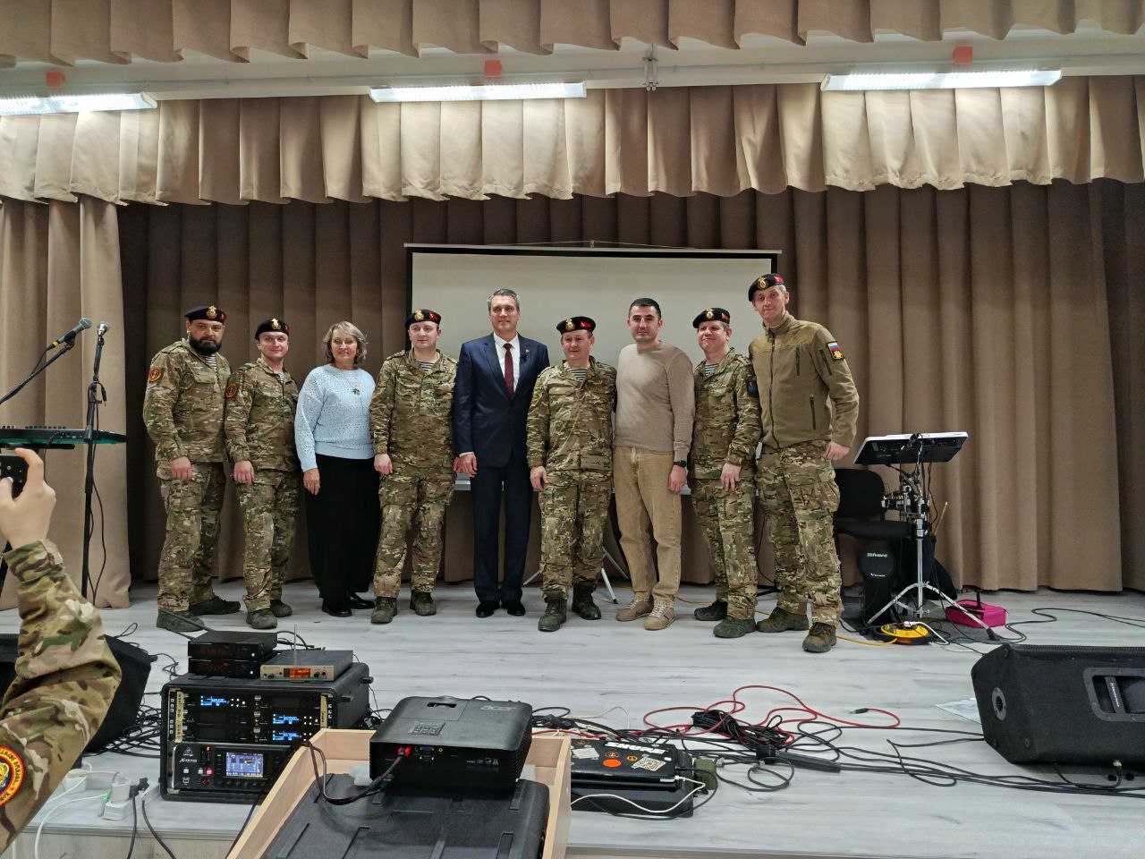 Сегодня концертный ансамбль морской пехоты "Чёрные береты" выступил для обучающихся и учителей ГБОУ ЛНР "ССШ17" Сегодня концертный ансамбль морской пехоты "Чёрные береты" выступил для обучающихся и учителей ГБОУ ЛНР "ССШ17"