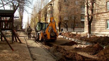 В центре Молодогвардейска тюменская компания «Артстрой» завершает капитальный ремонт дороги по улице Ленина, протяжённостью около 1300 метров